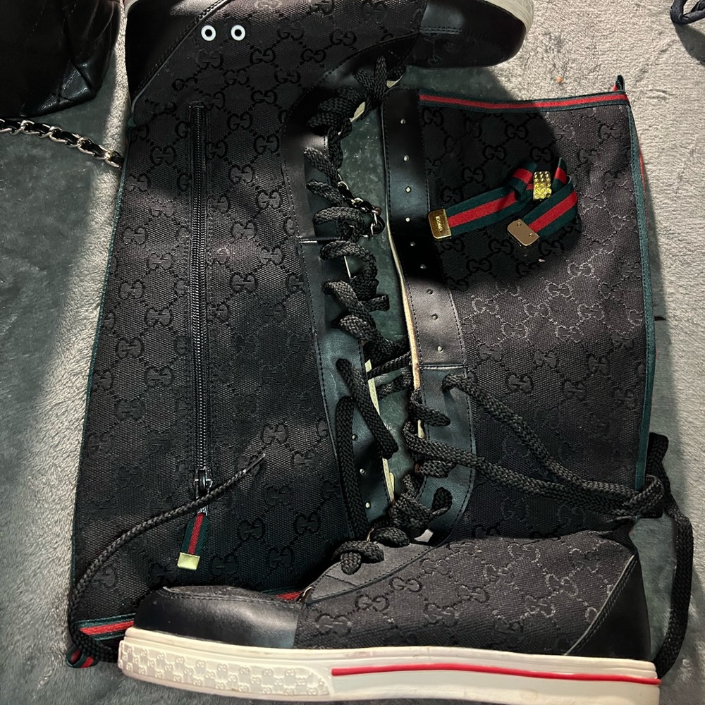 Black gucci boots